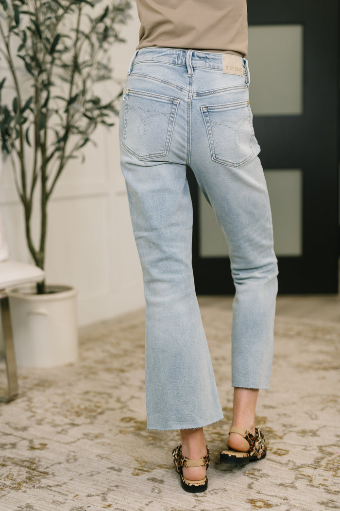 Martha Mid Rise Kick Flare w Raw Hem