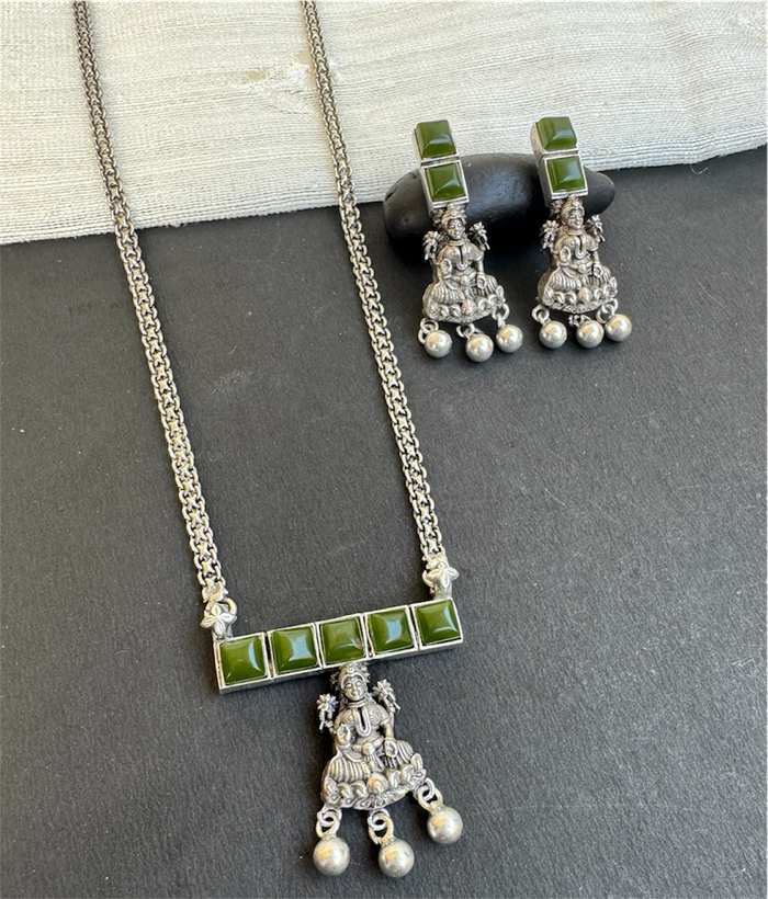 The Parina Silver Green Kemp Necklace & Earrings (Oxidised)