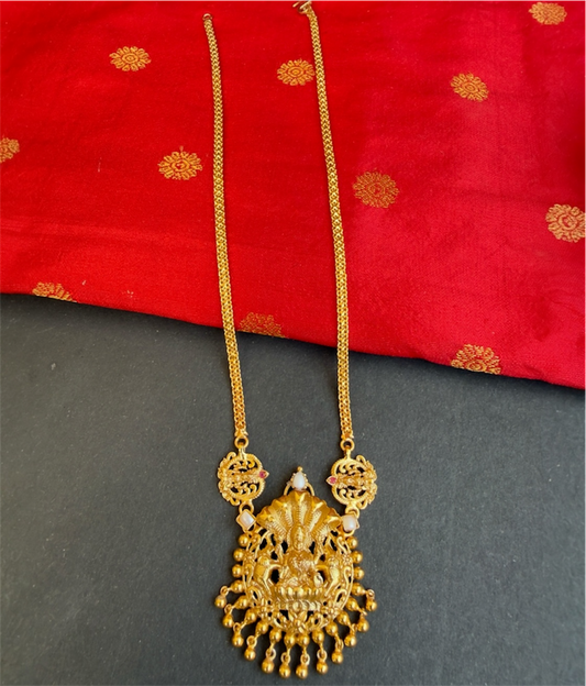The Sriya Lakshmi Silver Pearl Necklace & Earrings