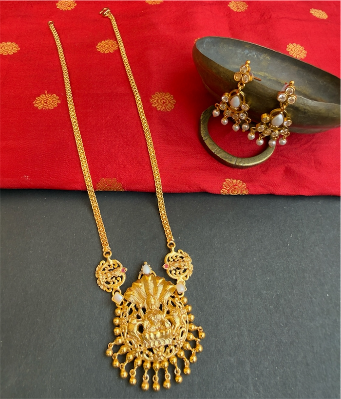 The Sriya Lakshmi Silver Pearl Necklace & Earrings